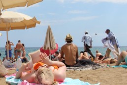 Barcelone : La mondialisation entre crème solaire, massage chinois et sable fin