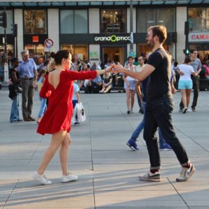 Place de la République : danseurs 